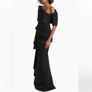 Oscar de la Renta Black One-Shoulder Gown